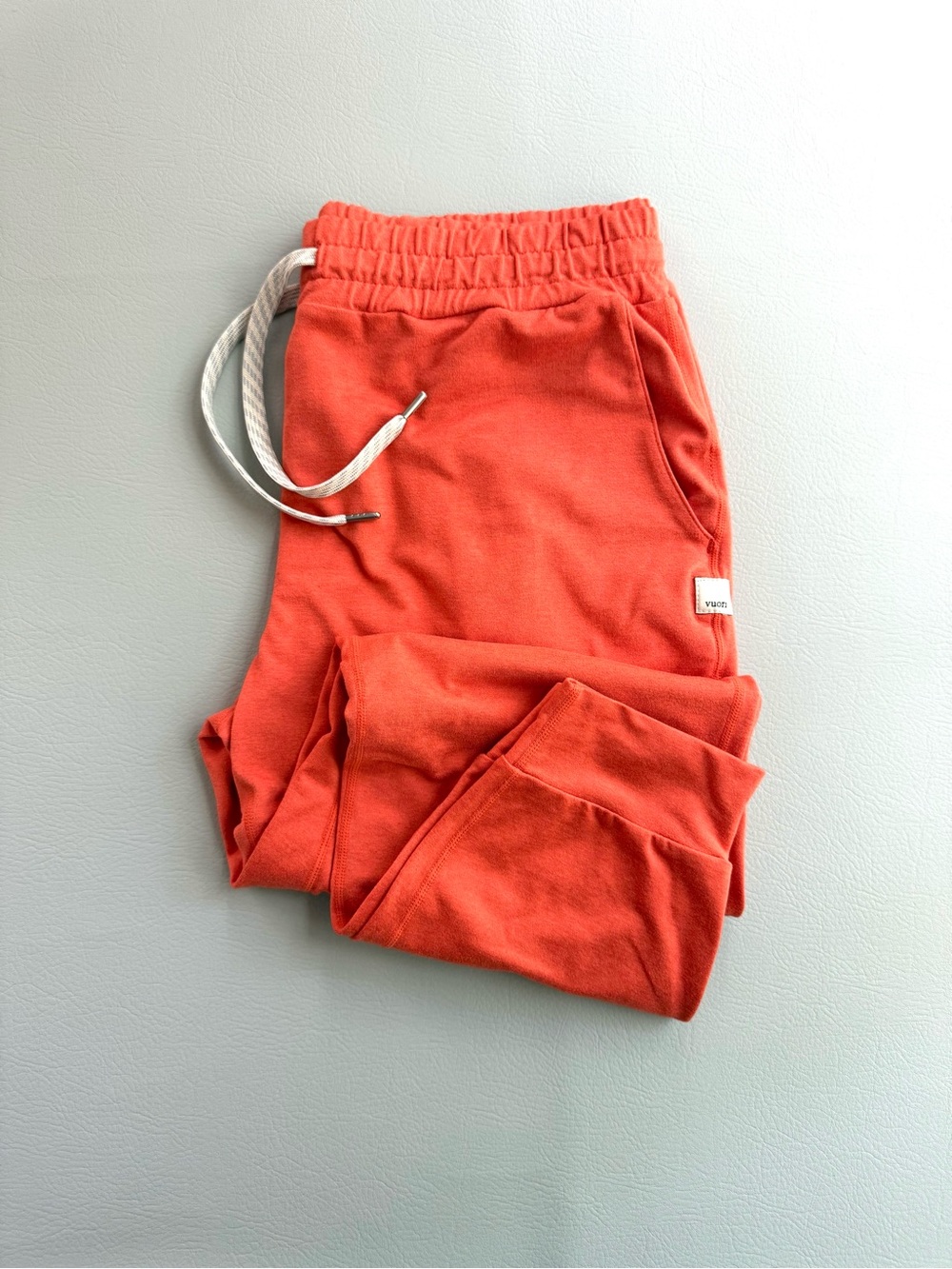 Vuori Orange Performance Joggers Women’s SMALL - Cropped